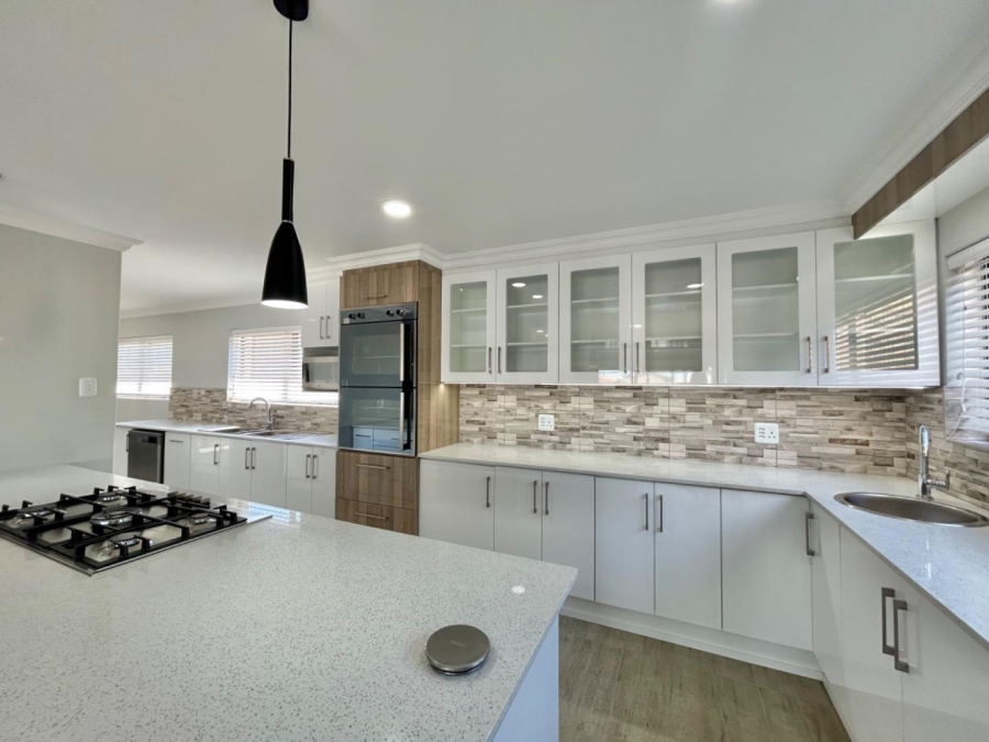 4 Bedroom Property for Sale in Wavecrest Eastern Cape